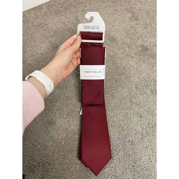 New Perry Ellis Portfolio Necktie and Pocket Square Set, Maroon - Picture 2 of 3